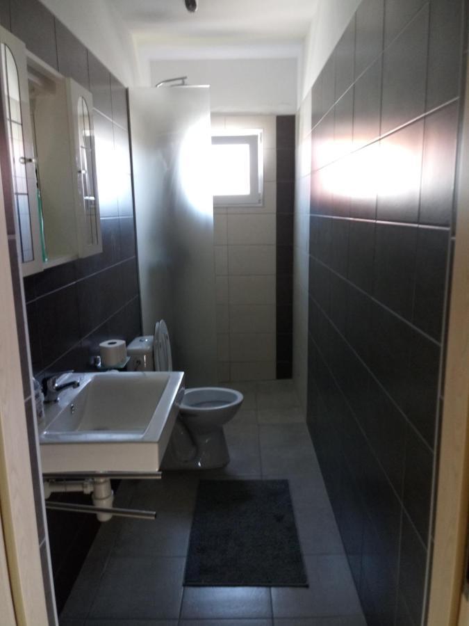 Ferienwohnung .....und der Hund darf mit Privlaka  Exterior foto
